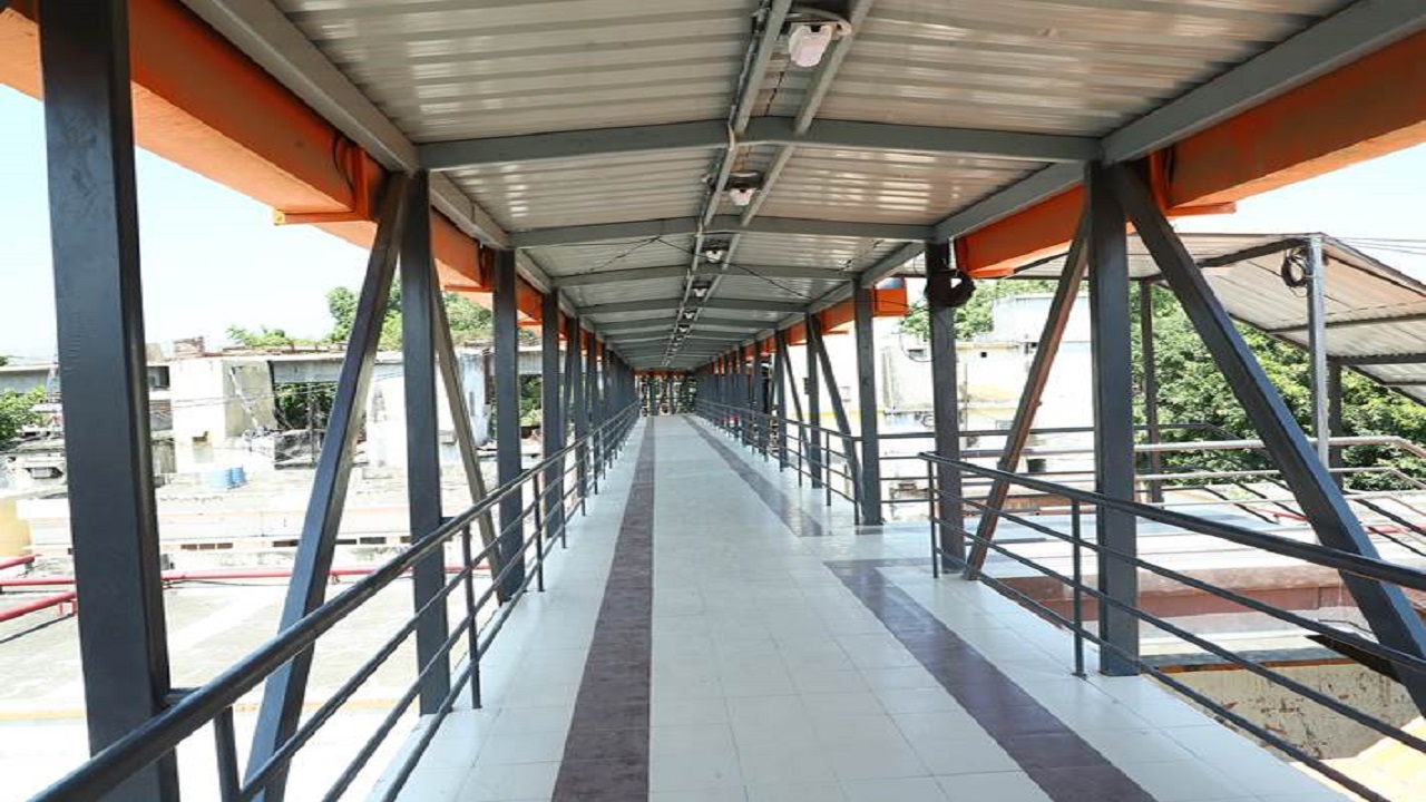 Foot over bridge (FOB) at district hospital at Bareilly 