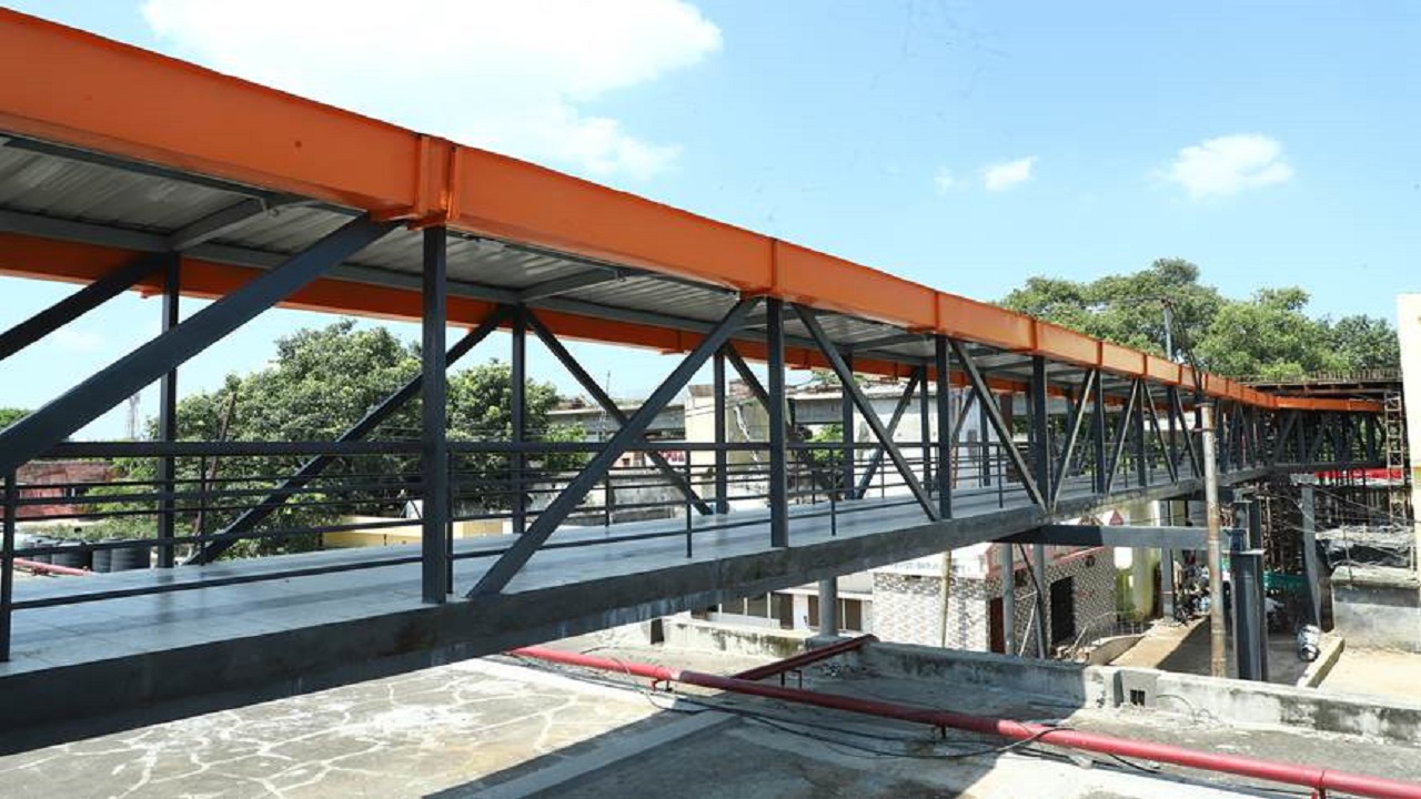Foot over bridge (FOB) at district hospital at Bareilly 